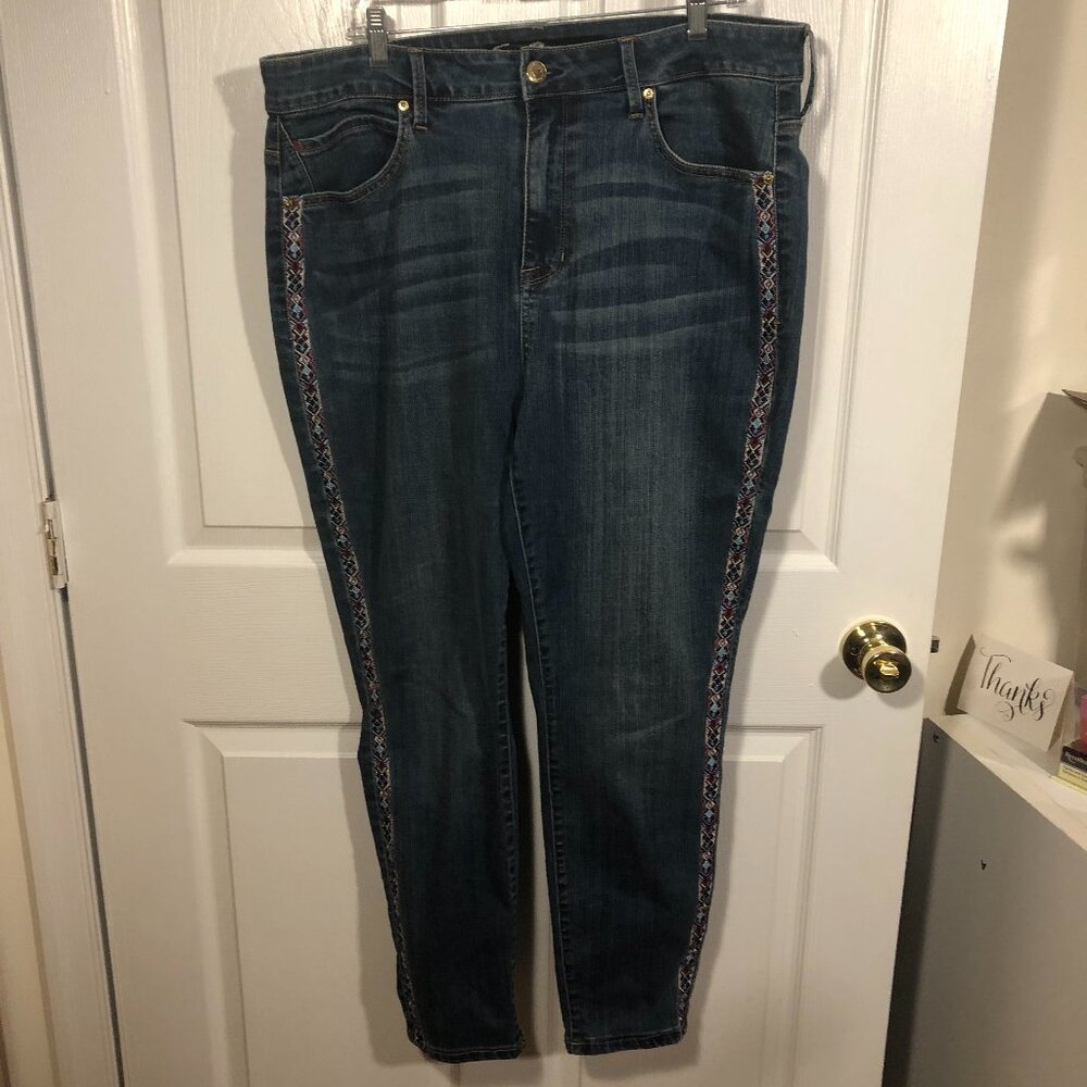 Seven 7 Premium Brand, High rise ultra skinny jeans, w/ side embroidered trim,18